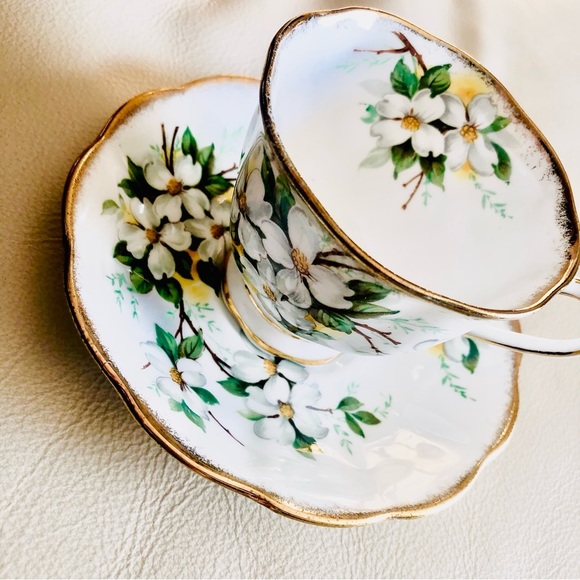 Royal Albert White Dogwood Vintage Tea Cup And Saucer Set Made in England - Picture 6 of 13